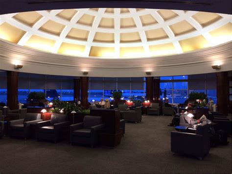 charlotte douglas international airport lounges.